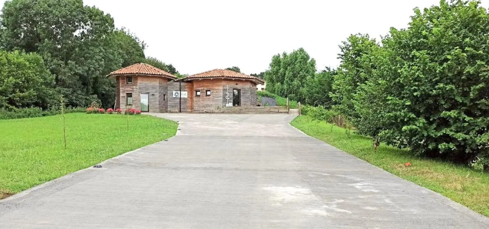 Mini Casa Con Jardin Villa Mungia Spain